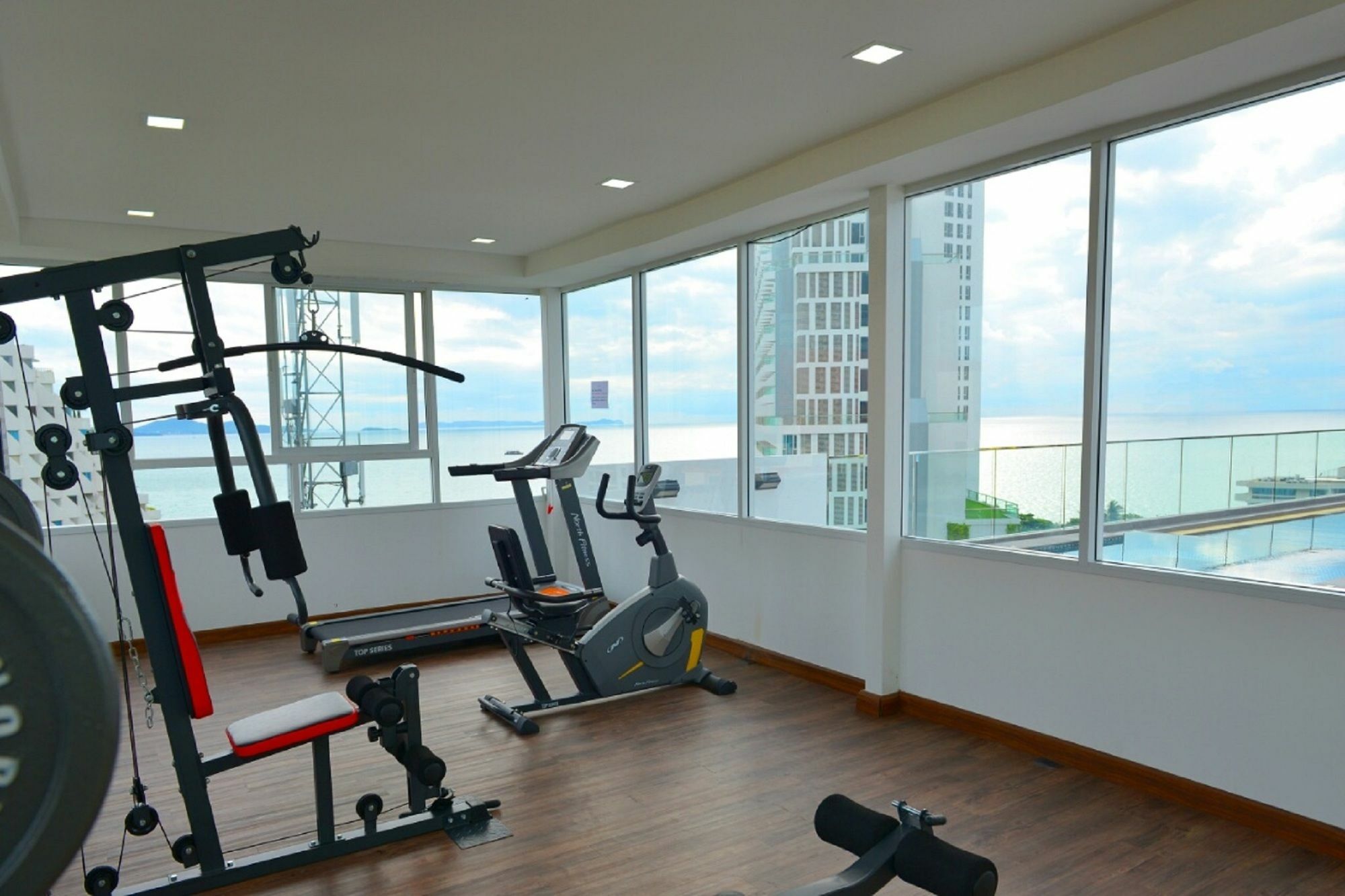 Serenity Wongamat Apartments Pattaya Ngoại thất bức ảnh